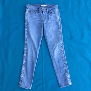Embroidered Levi's 711 Skinny